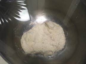 盖保鲜膜室温发酵一个小时，之后入冰箱冷藏一晚