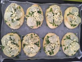 撒上适量的马苏里拉奶酪