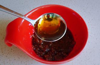 香油，充分搅拌融合