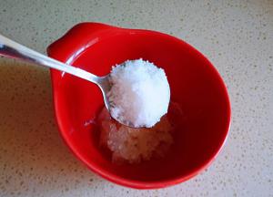 蒜泥中依次加入糖