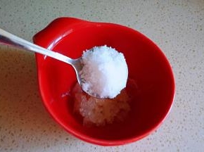 蒜泥中依次加入糖