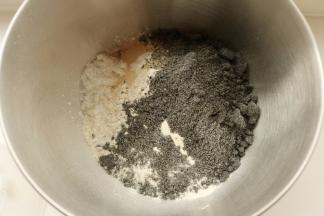 所有材料放进UKOEO厨师机，