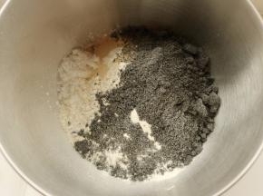 所有材料放进UKOEO厨师机，