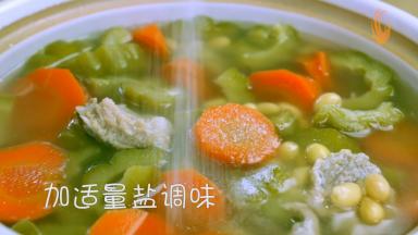 最后加入适量的盐调味，即可开吃。