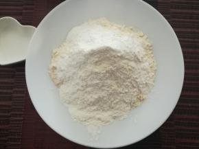 把所有的粉类混合均匀。