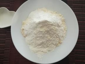 把所有的粉类混合均匀。