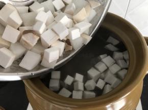 大火烧开转中小火煮40分钟左右