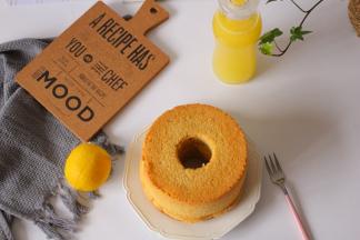 出炉震出热气。立即倒扣直至模具变凉在脱模