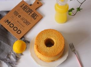 出炉震出热气。立即倒扣直至模具变凉在脱模