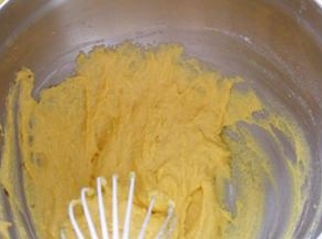 搅拌均匀至无干粉