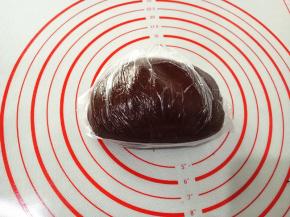 装保鲜袋常温静置1个小时。