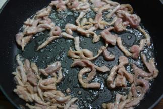 将肉丝如果炒至断色