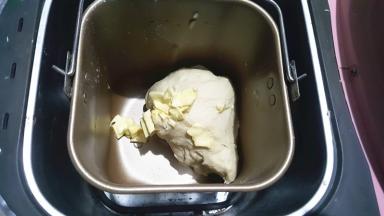 加入黄油，在开启一个和面程序。