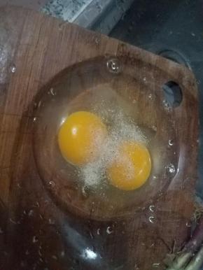 加入少许白胡椒粉。