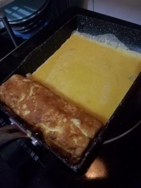 倒入剩余的蛋液。