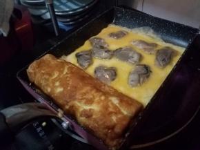 喜欢生蚝的话可以再次铺上一点生蚝。