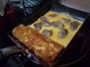 喜欢生蚝的话可以再次铺上一点生蚝。