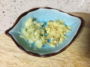 老姜大蒜剁泥