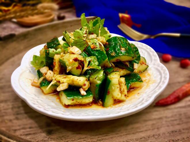 减脂减肥~白芹凉拌手拍黄瓜