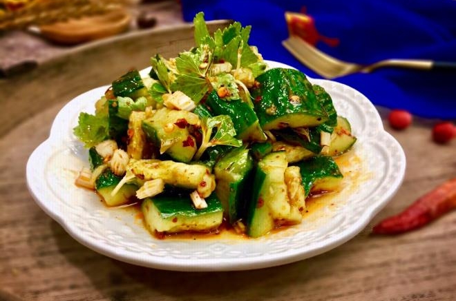 减脂减肥~白芹凉拌手拍黄瓜