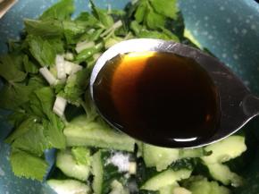 加入香醋和生抽