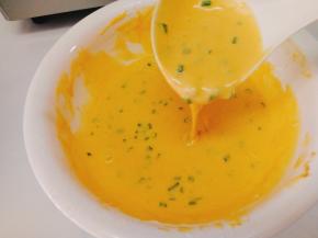 调成浓稠的糊状。