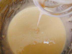 用Z字型搅拌至面糊无颗粒