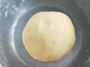揉成团，放进冰箱冷藏半小时