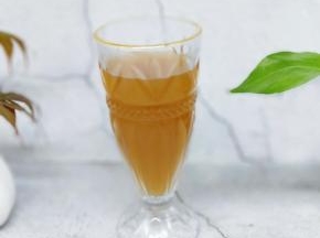 满满一砂锅水熬的只剩下这一杯梨汤。