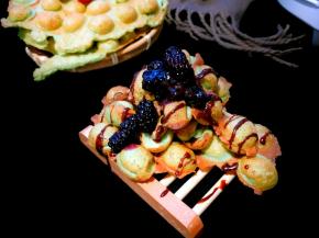 放点糖浸桑葚，淋点巧克力酱非常美味哦。