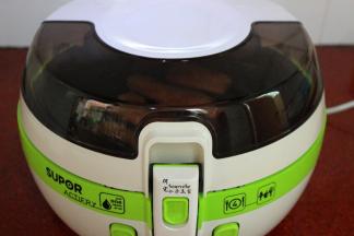 烤盘放入空气炸锅，时间设置20分钟。