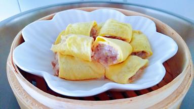 锅中注水烧开，放入蒸笼中火蒸20分钟左右即可。