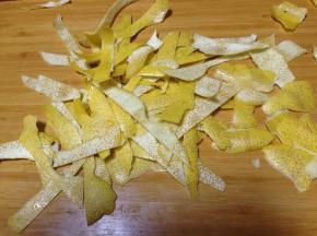 3切成5毫米左右宽的条