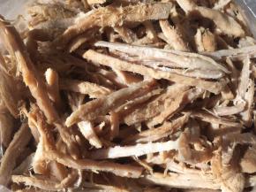 之后用手将肉撕开，顺着肉的纹理很好撕