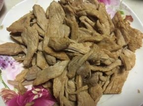 加入鸡精跟蚝油搅拌均匀，静置半个小时