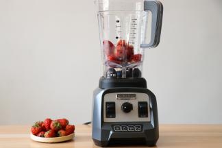 捞出放入破壁机搅拌杯里;