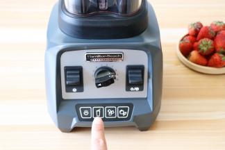 接通电源，选择冰沙功能；