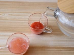 和冷开水以1:5的比例冲调好即可饮用；