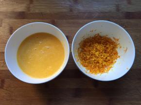 拿一个橙子，将橙子皮削成渣，不要削到白色的会苦，剩余的橙子拨皮，只需里面的果肉，放入料理机打成汁