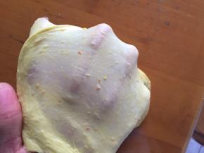 直到揉出手套膜即可