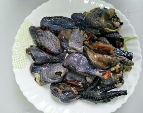 剁好的乌鸡半只