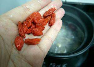 在快好的之前撒一小把枸杞