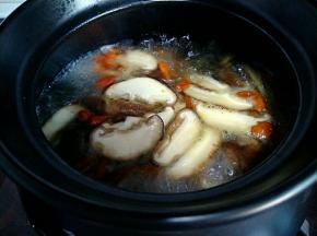 煮两个钟头左右就可以了