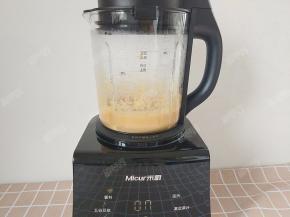 米厨破壁机接通电源，选择酱料程序