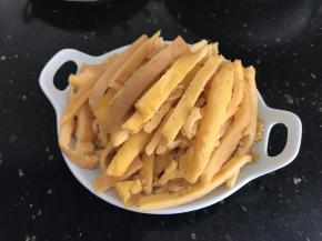 煎好后切丝备用