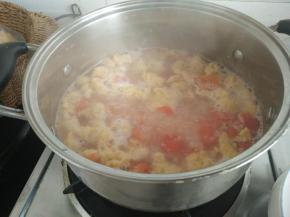 再次烧开加入盐加入香油调味