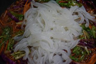 加入米粉翻炒均匀即可出锅