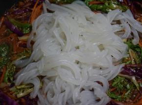 加入米粉翻炒均匀即可出锅