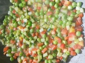 再加入胡萝卜，黄瓜。