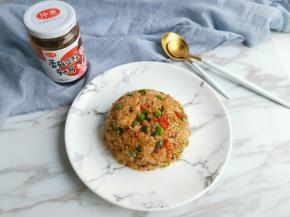 香菇酱炒饭ok了。